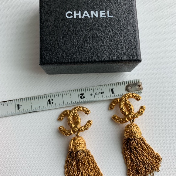 CHANEL Vintage ⭐️ RARE Real Gold Florentine Tassel Fringe Filigree Clip Earrings - Picture 10 of 16
